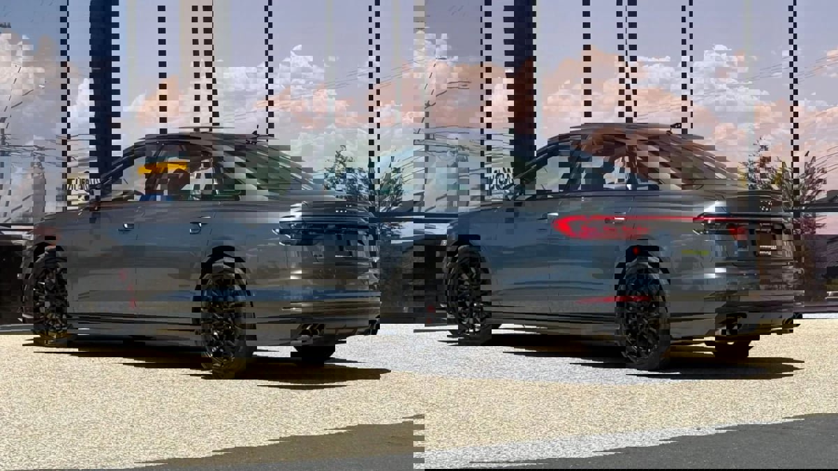 Used 2021 Audi S8 L w/ S8 Executive Package image 8