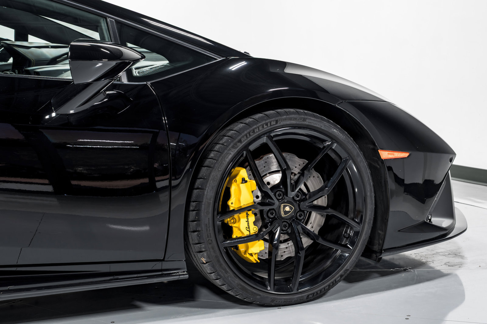 Used 2021 Lamborghini Huracan EVO RWD image 45
