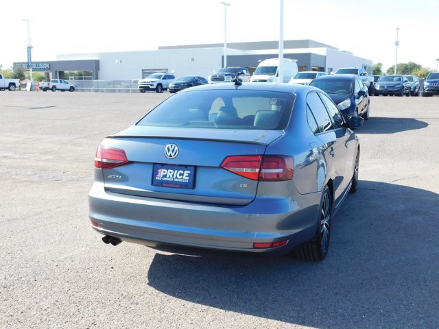 Used 2017 Volkswagen Jetta Sport FWD image 9