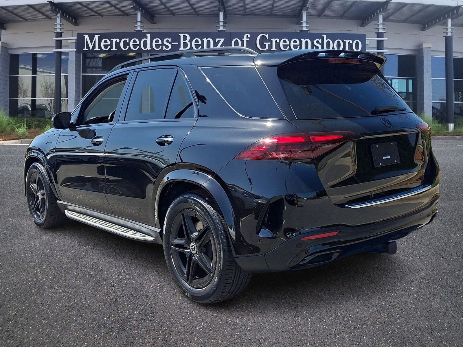 Used 2024 Mercedes-Benz GLE 350 4MATIC w/ AMG Line Exterior image 6