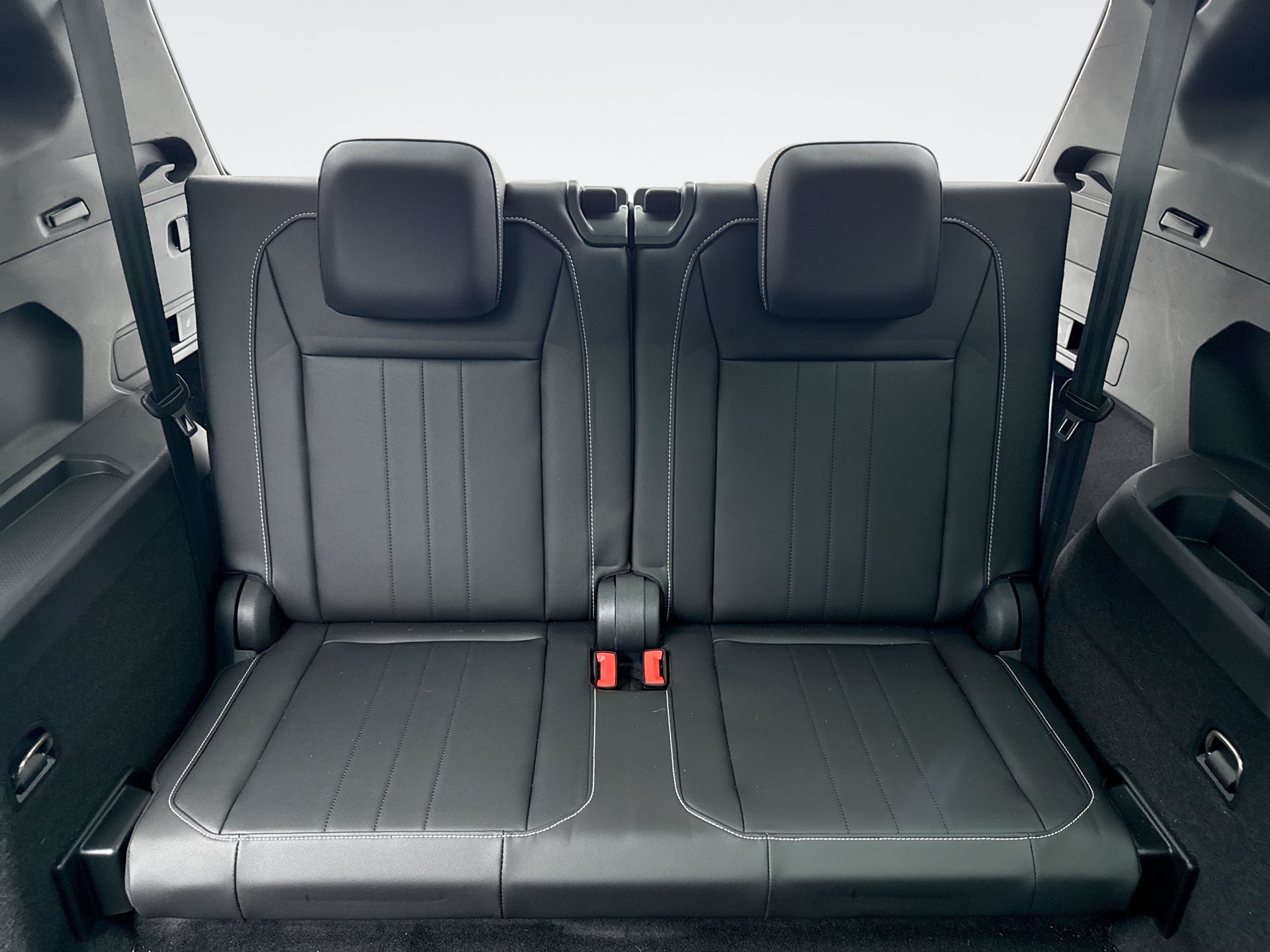 Used 2023 Volkswagen Tiguan SE R-Line FWD image 21