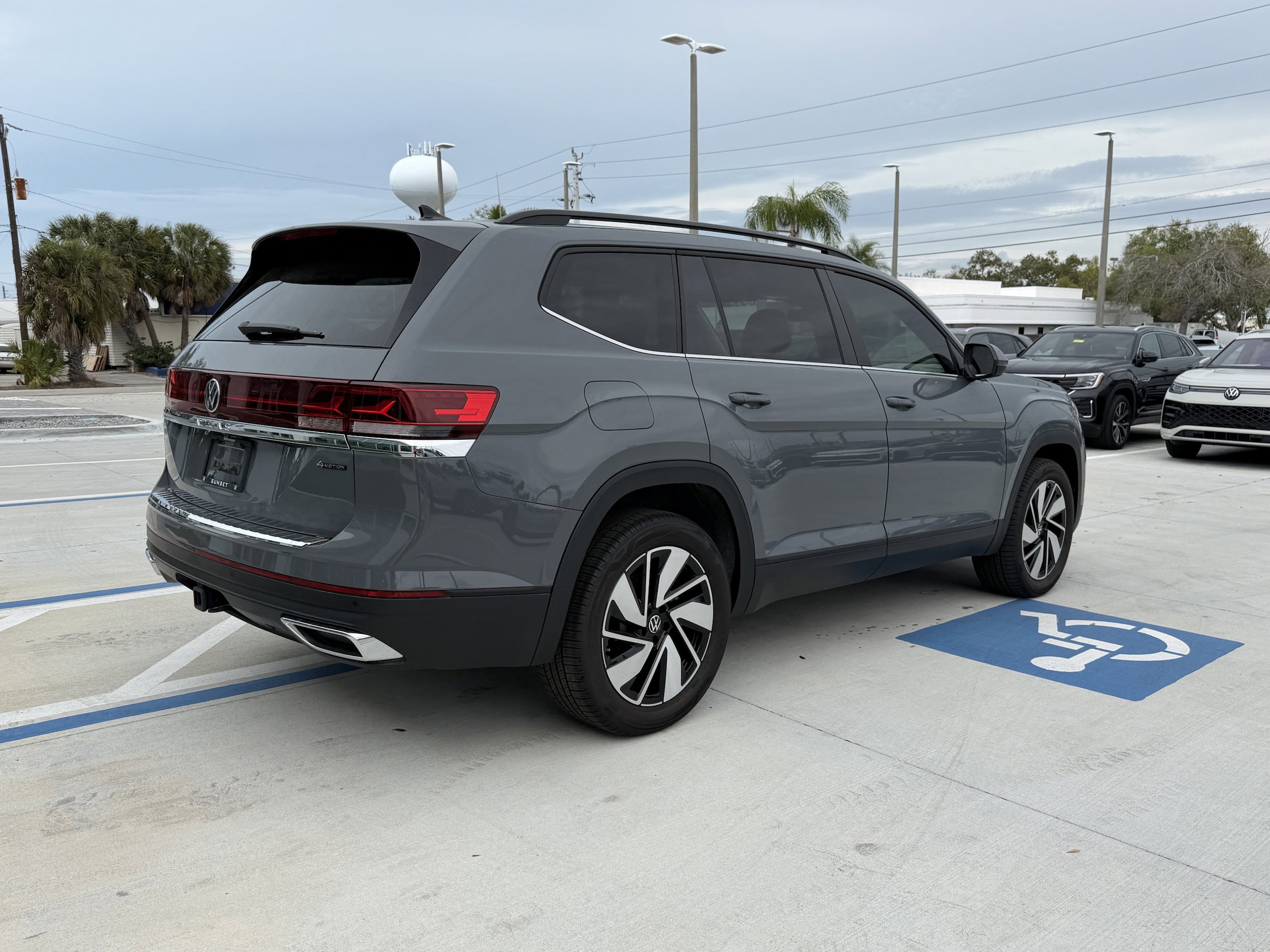 New 2026 Volkswagen Atlas SE image 3