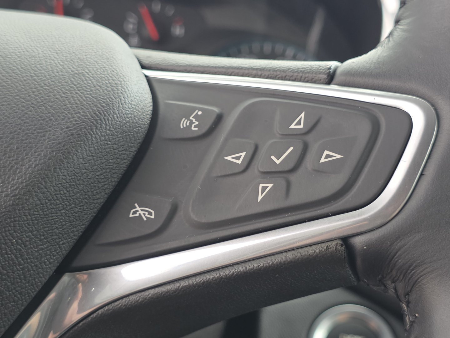 Used 2018 Chevrolet Equinox LT FWD image 26