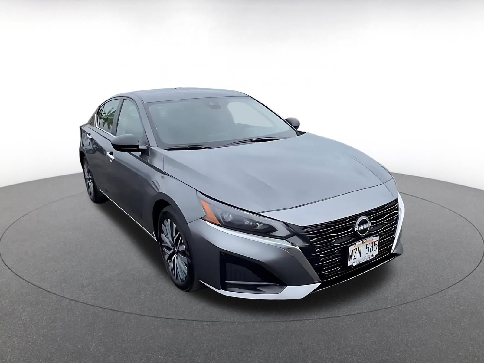 Used 2024 Nissan Altima 2.5 SV FWD image 3