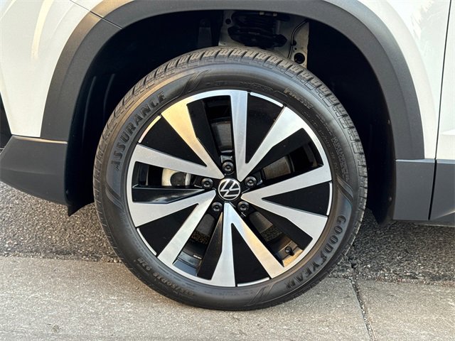 Certified 2023 Volkswagen Taos SE image 9