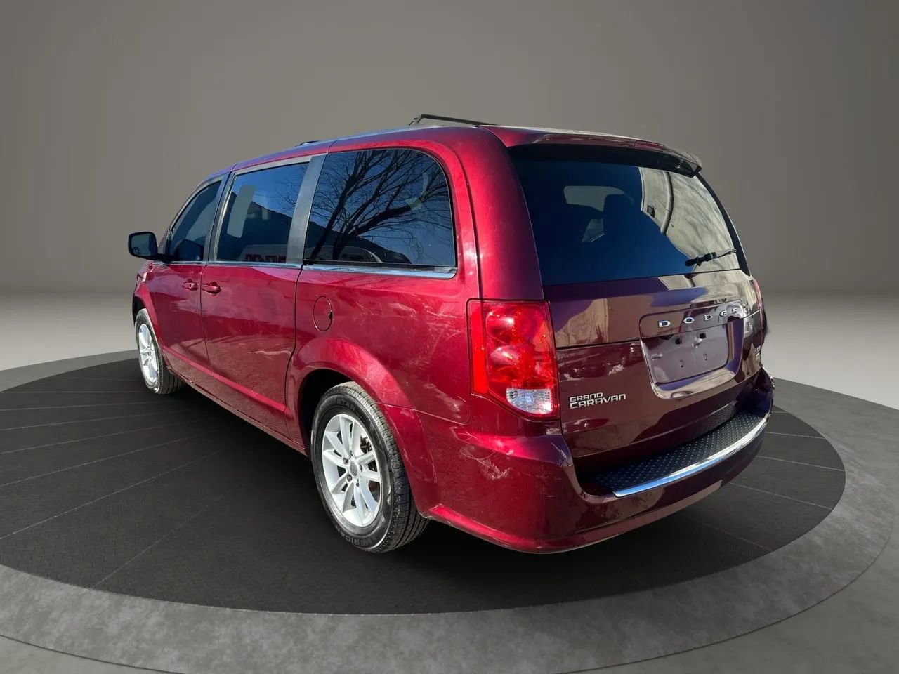 Used 2019 Dodge Grand Caravan SXT image 7