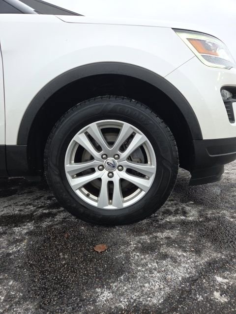 Used 2019 Ford Explorer XLT w/ Equipment Group 202A image 2