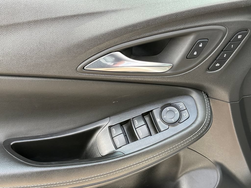 Used 2023 Buick Encore GX Essence FWD image 11