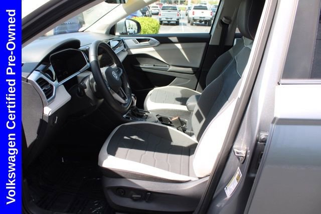 Used 2025 Volkswagen Taos SE w/ Panoramic Sunroof Package FWD image 14