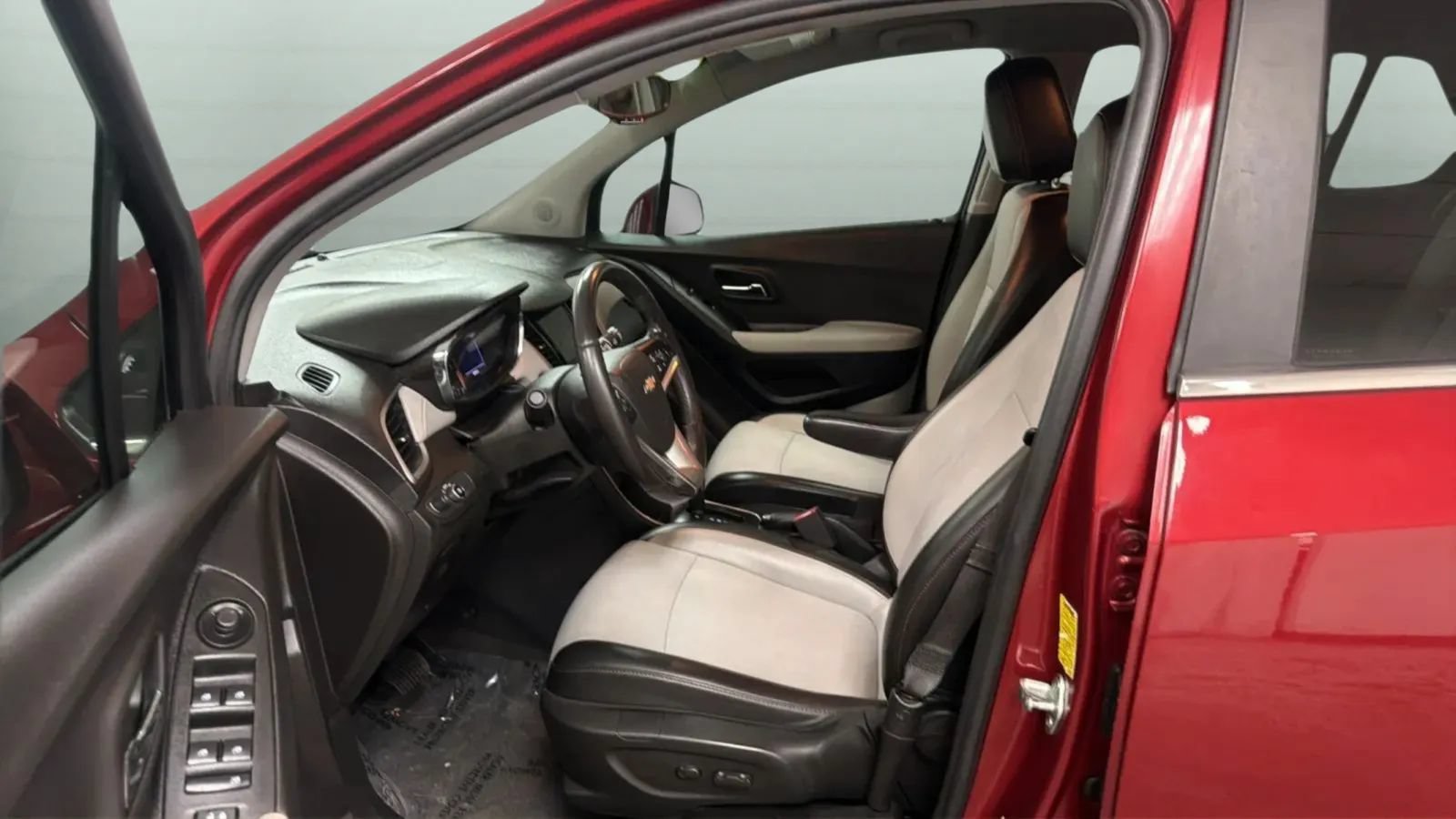Used 2020 Chevrolet Trax LT w/ Driver Confidence Package FWD image 21