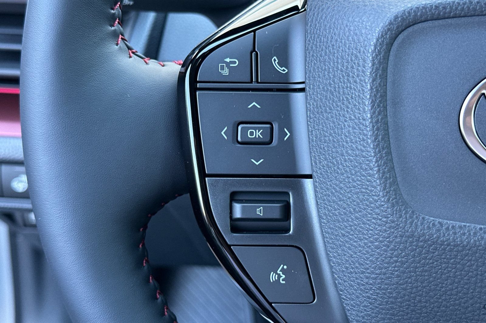 New 2026 Toyota Prius Plug-In Hybrid FWD image 27