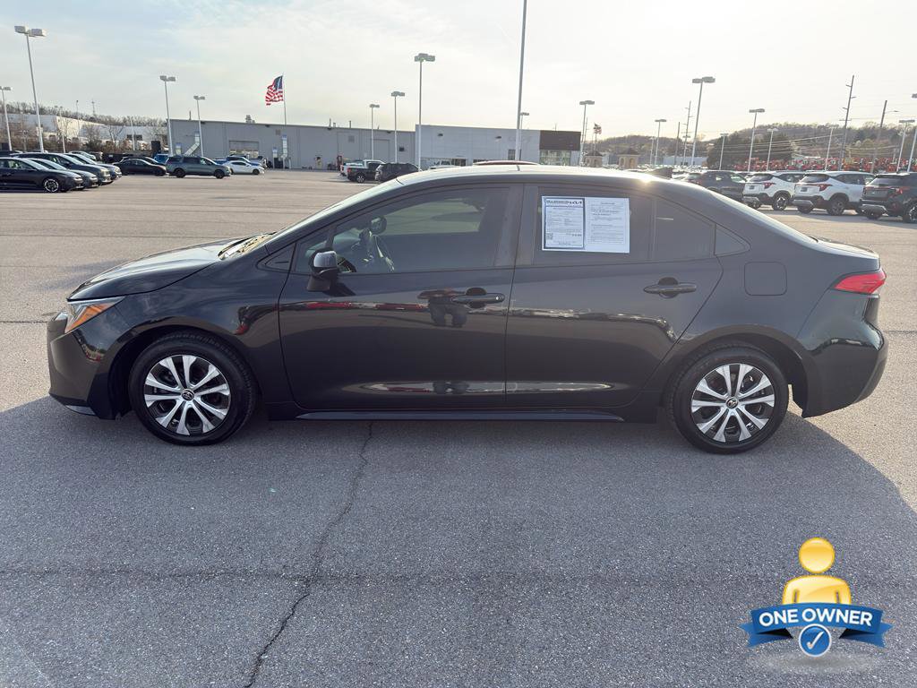 Used 2022 Toyota Corolla LE FWD image 2