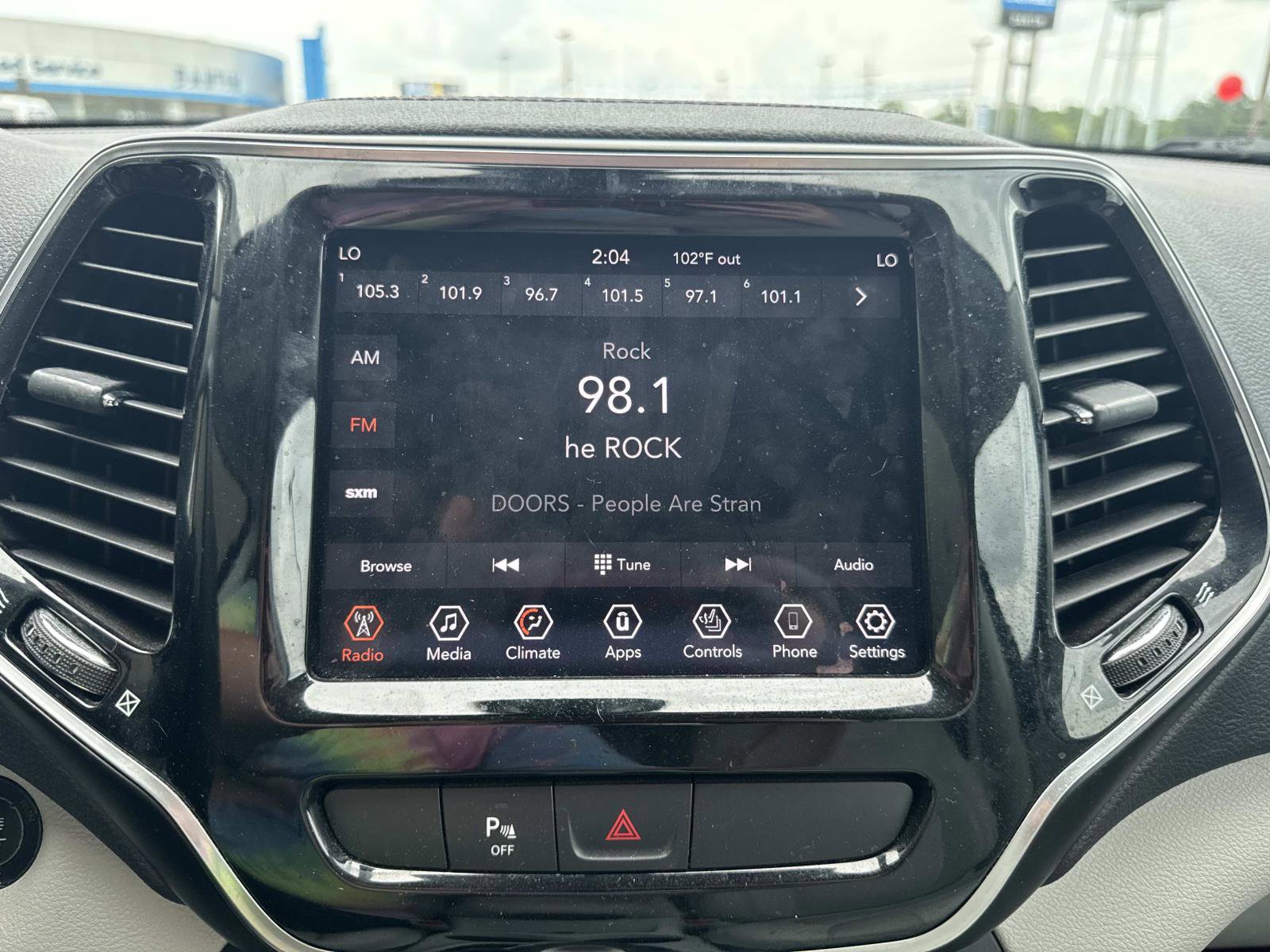 Used 2019 Jeep Cherokee Limited image 24