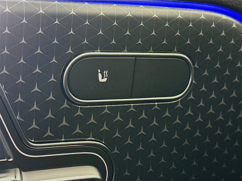 Used 2025 Mercedes-Benz GLB 250 4MATIC image 21