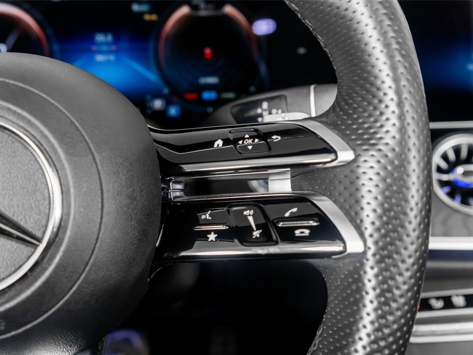 Used 2023 Mercedes-Benz E 450 Cabriolet w/ AMG Line image 43