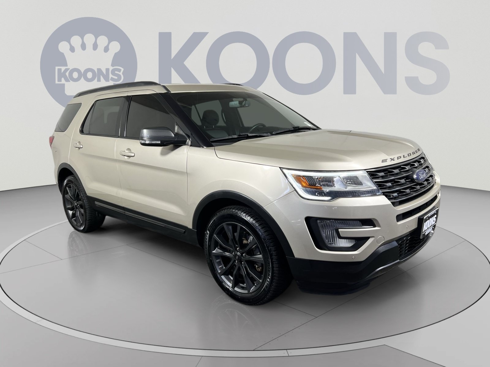 Used 2017 Ford Explorer XLT w/ Equipment Group 202A AWD/4WD image 2