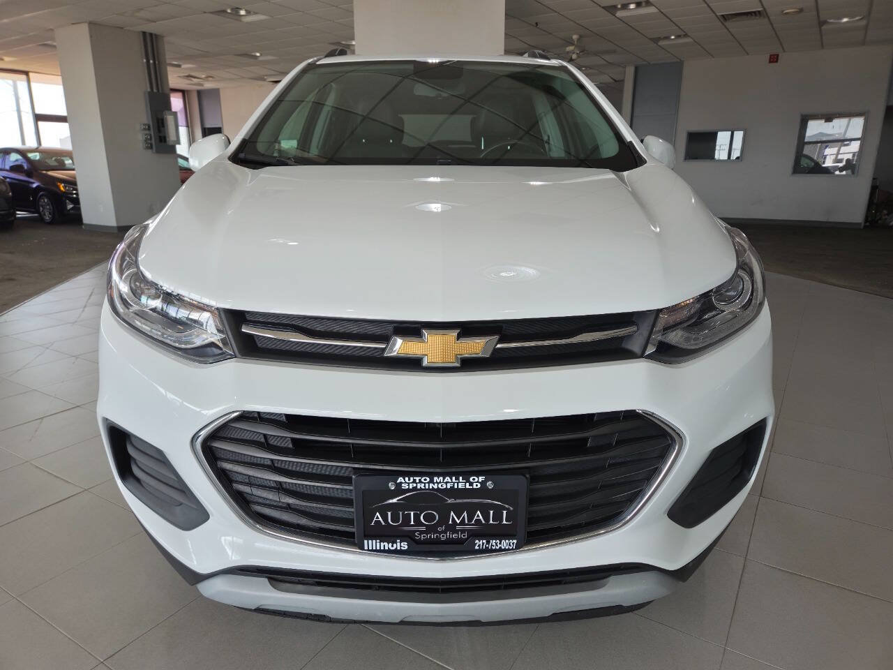 Used 2019 Chevrolet Trax LT w/ LT Convenience Package FWD image 2
