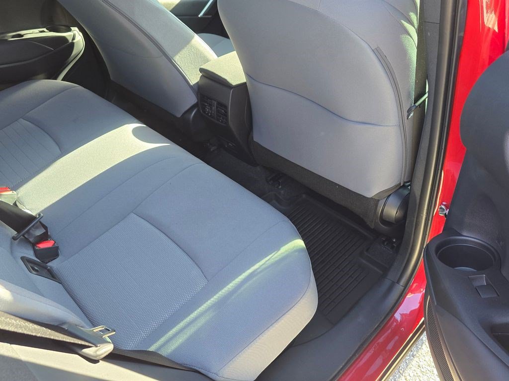 Used 2025 Toyota Corolla Cross AWD Hybrid w/ Moonroof Package image 30