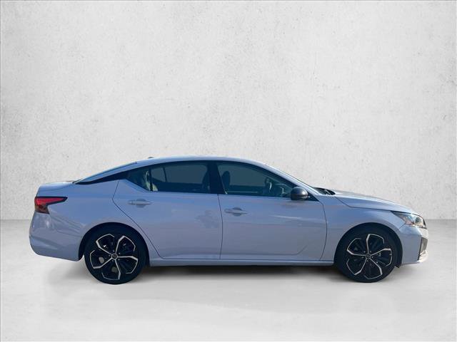 Used 2025 Nissan Altima 2.5 SR FWD image 3