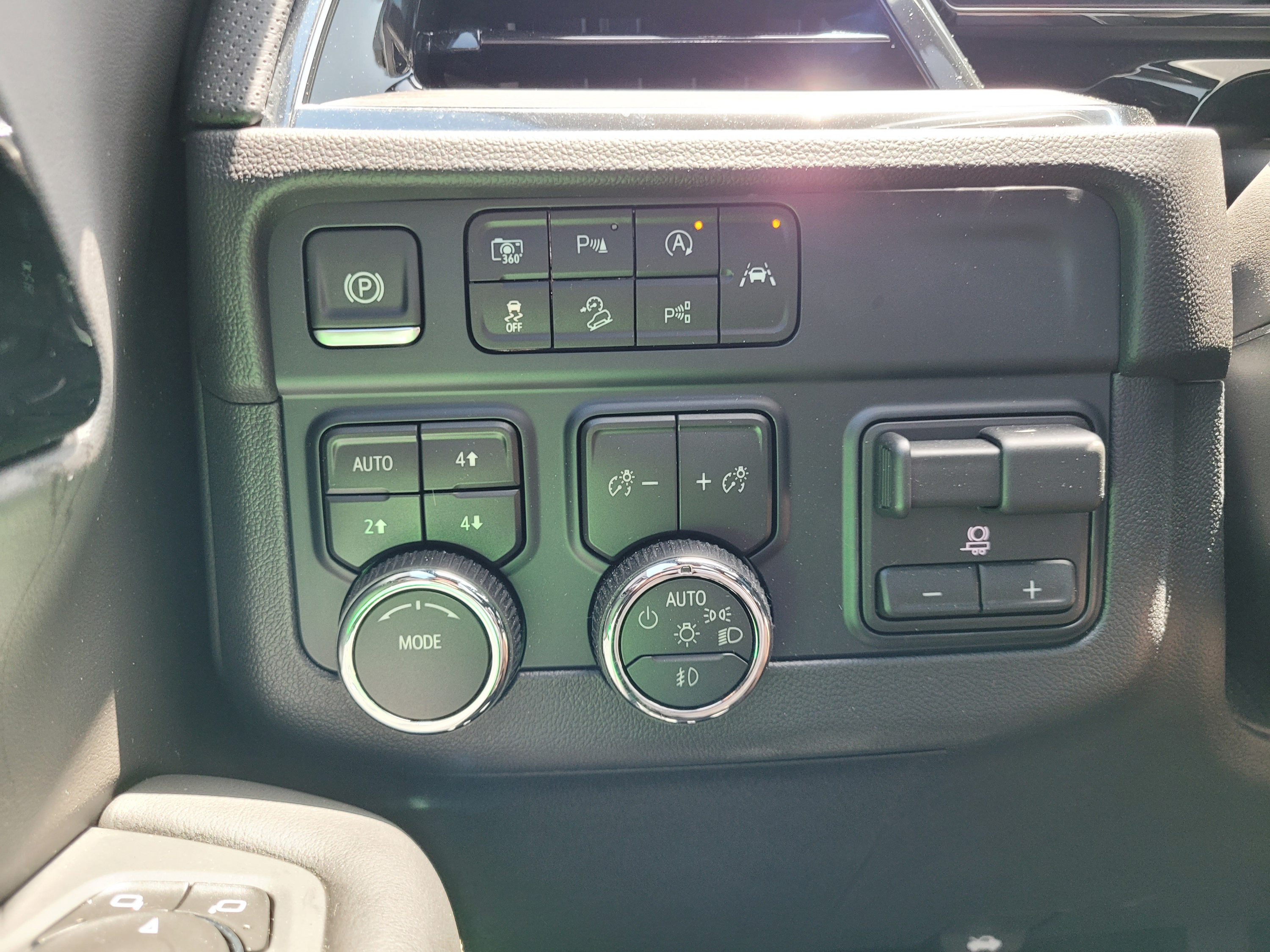 Used 2026 Chevrolet Suburban Premier AWD/4WD image 26