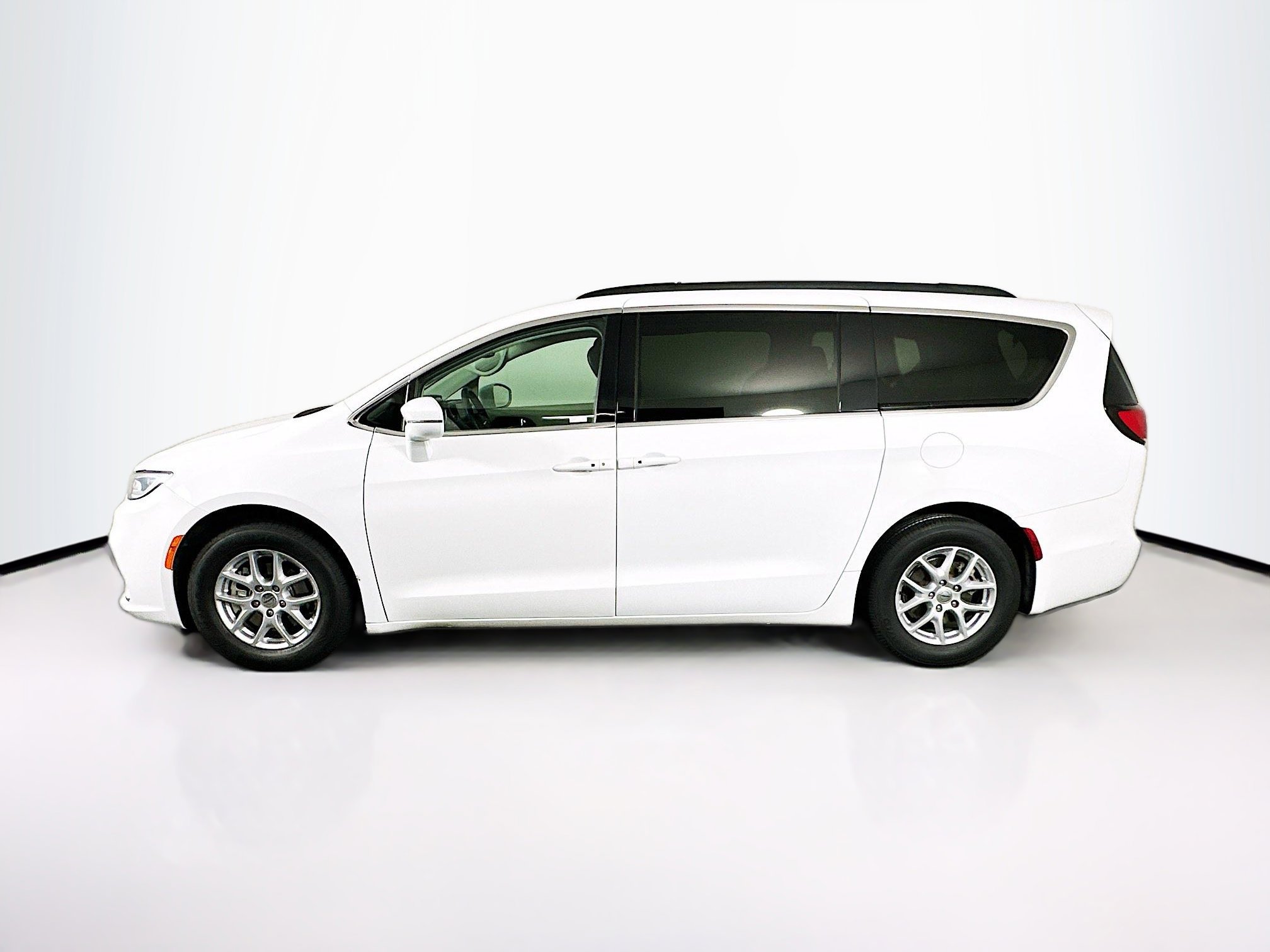 Used 2022 Chrysler Pacifica Touring-L FWD image 4