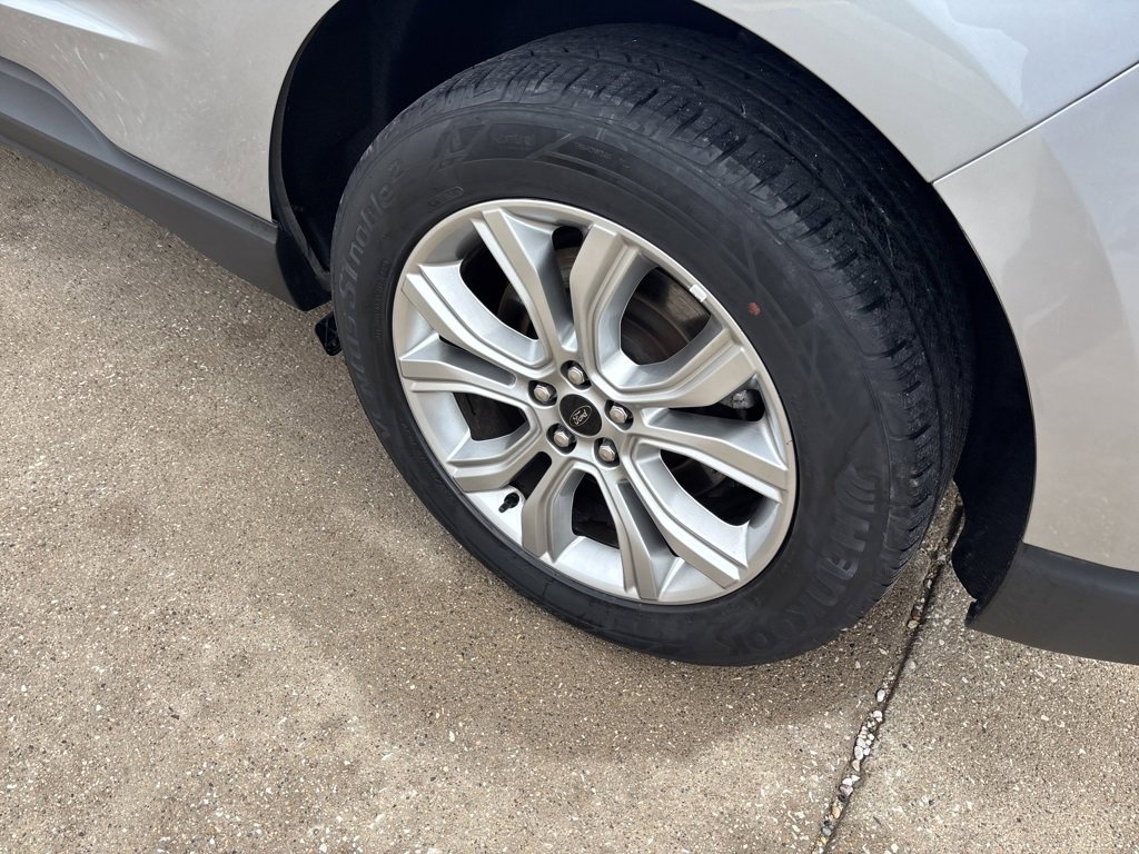 Used 2024 Ford Edge Titanium image 8