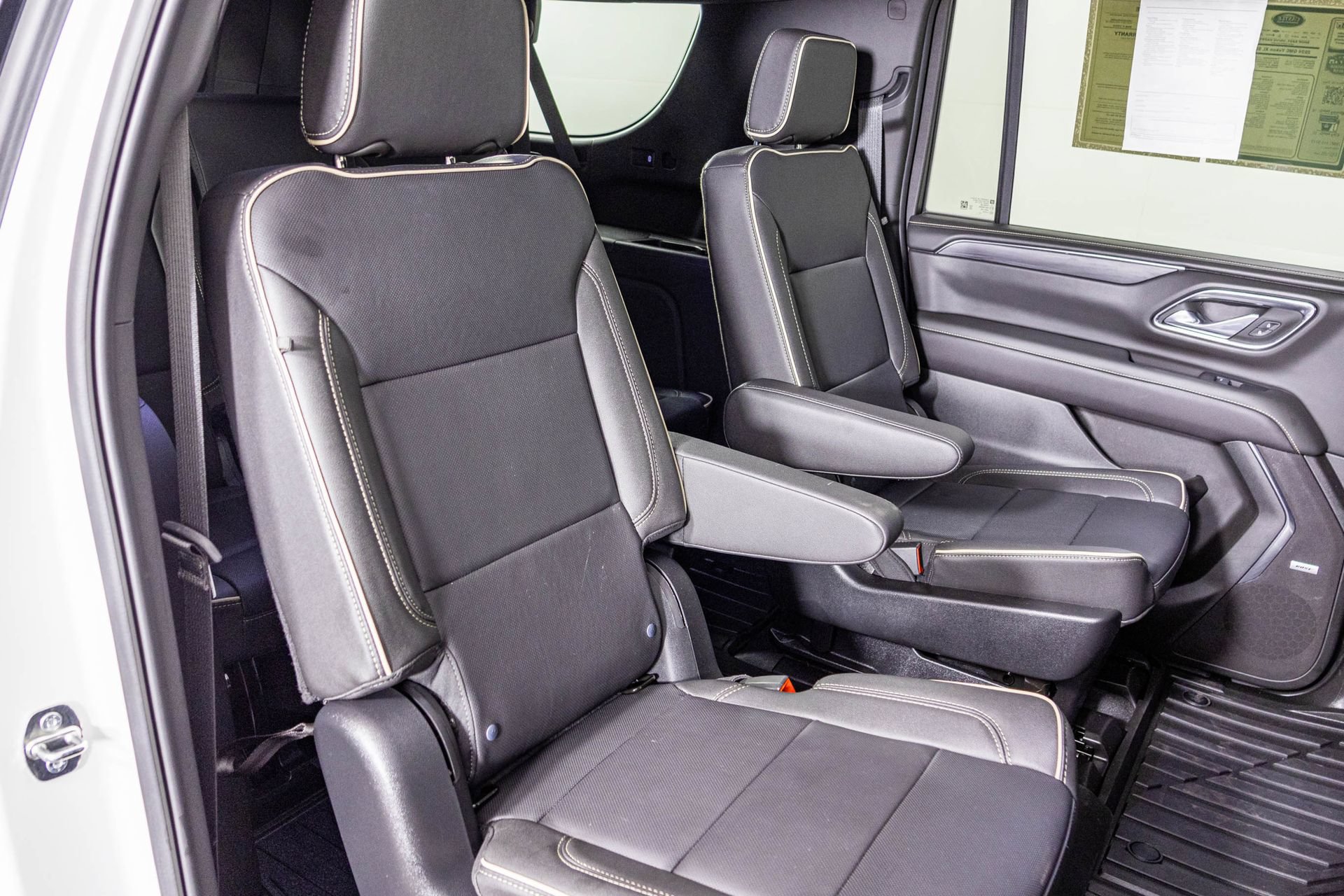 Used 2024 GMC Yukon XL SLT w/ SLT Luxury Package AWD/4WD image 48