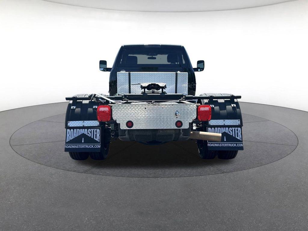 Used 2022 RAM 5500 Tradesman RWD image 4