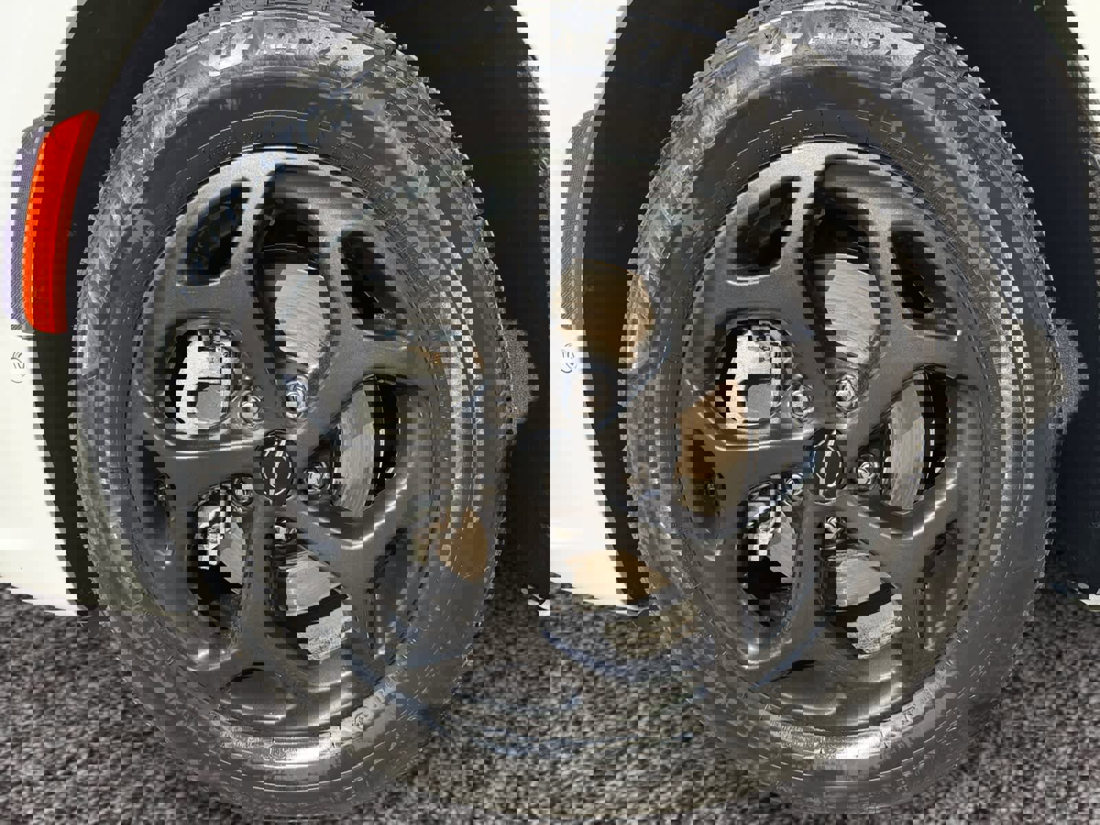 Used 2024 Chrysler Pacifica Limited image 13