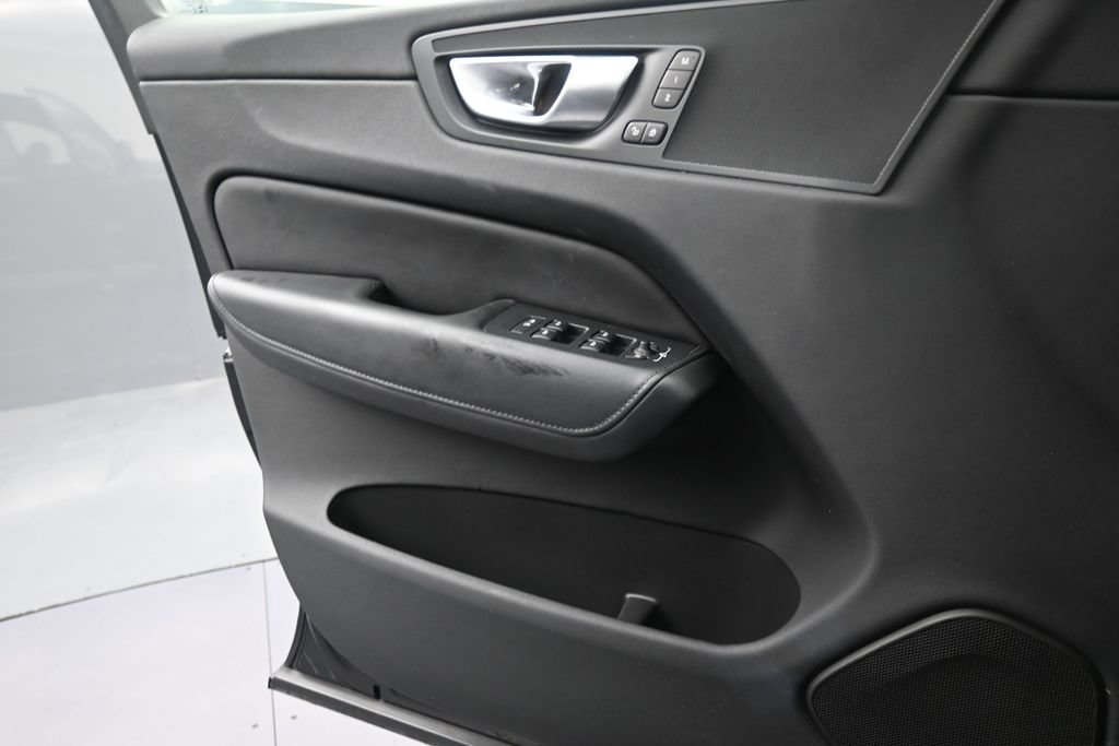 Certified 2024 Volvo XC60 B5 Plus AWD/4WD image 12