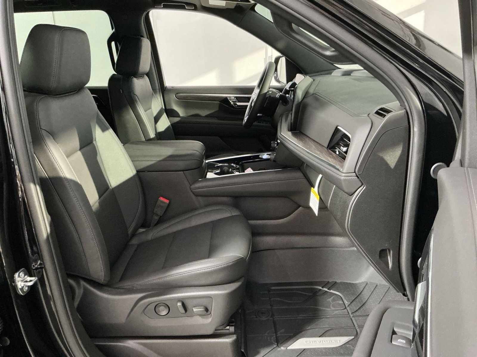 New 2026 Chevrolet Suburban Z71 image 35