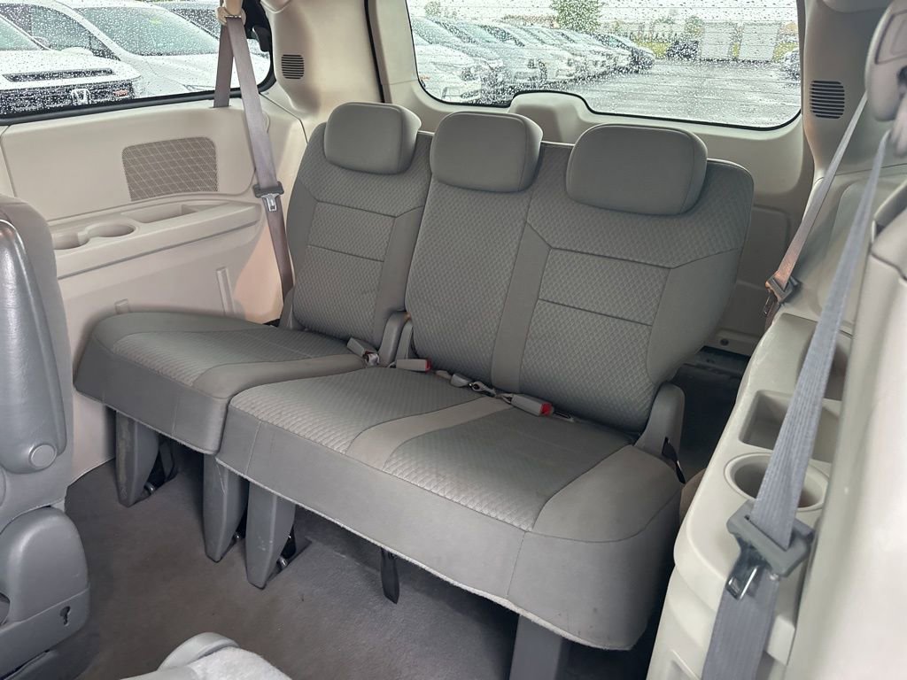 Used 2010 Chrysler Town & Country LX FWD image 14