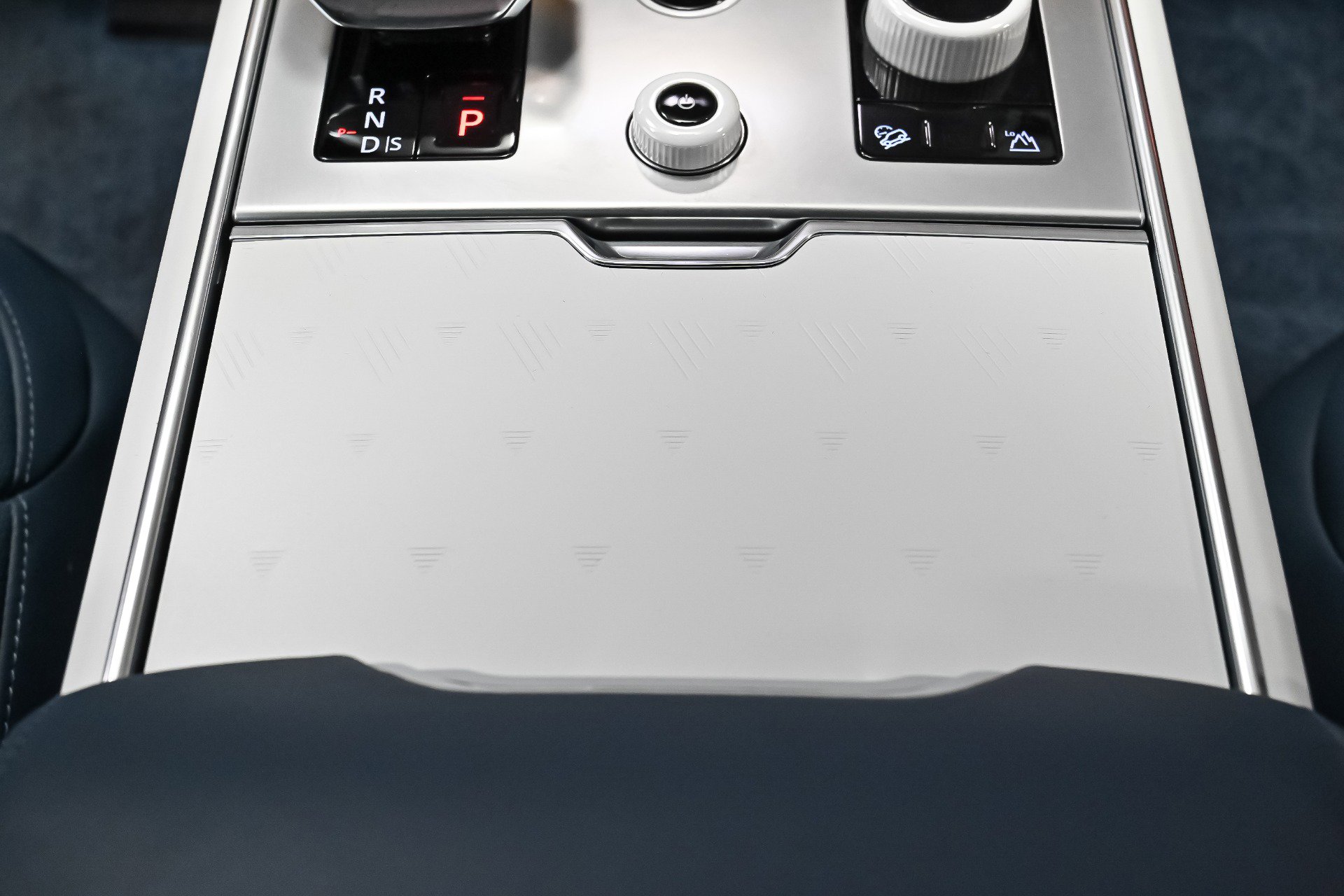 Used 2023 Land Rover Range Rover LWB SV Autobiography image 29