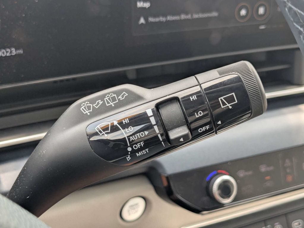 Used 2025 Kia Carnival SX FWD image 29