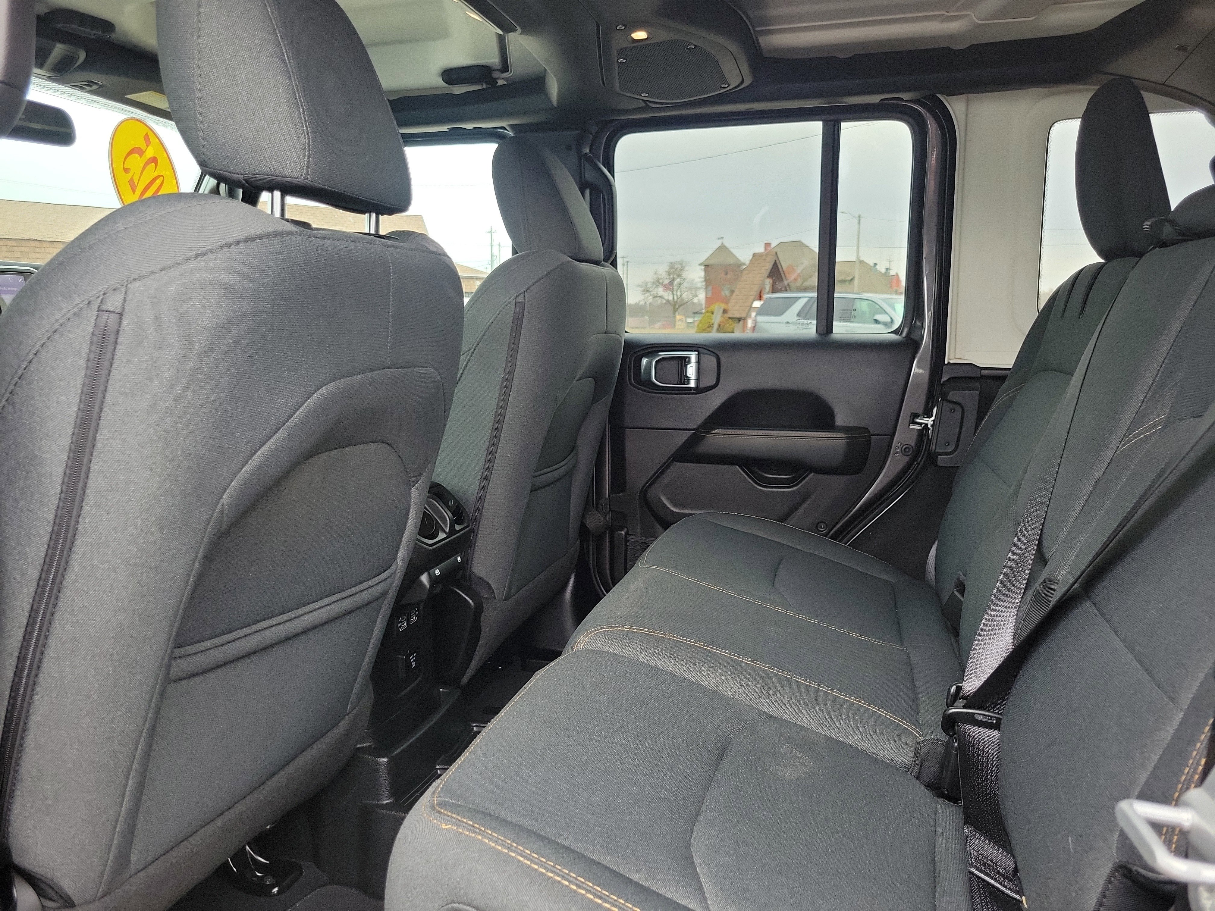 Used 2025 Jeep Wrangler Unlimited Sahara image 17