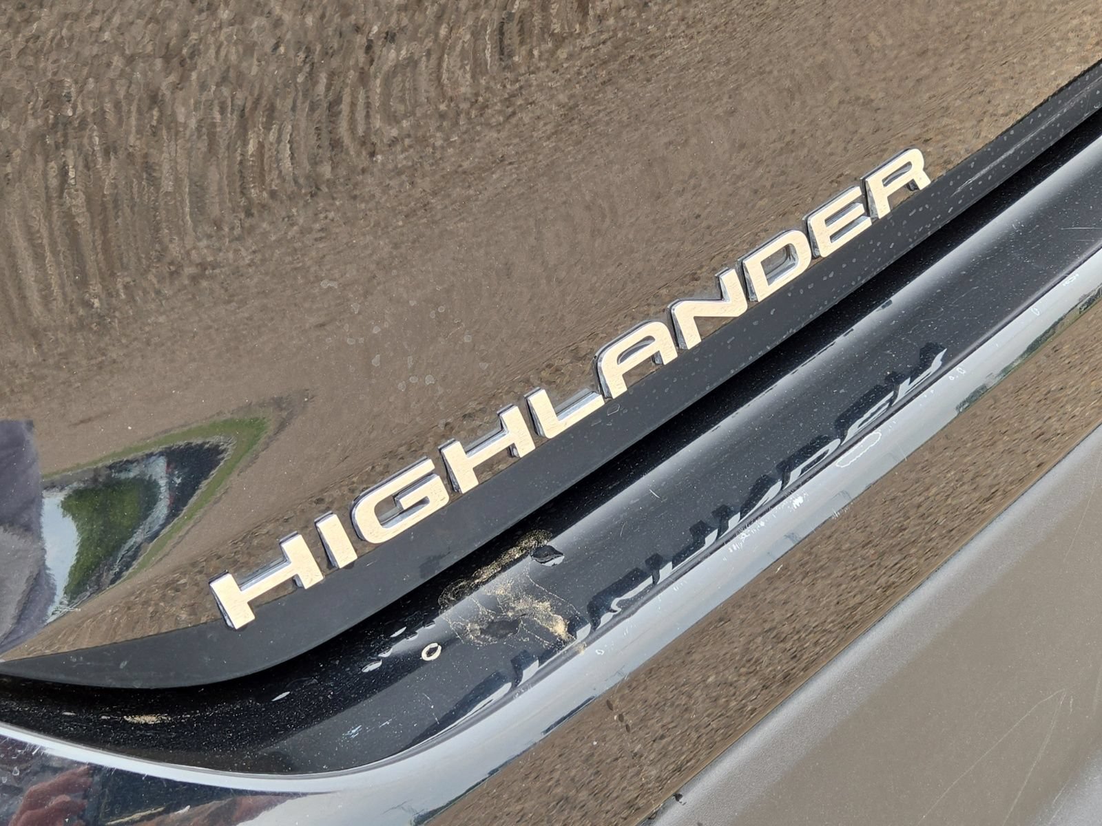 Used 2025 Toyota Highlander LE FWD image 11