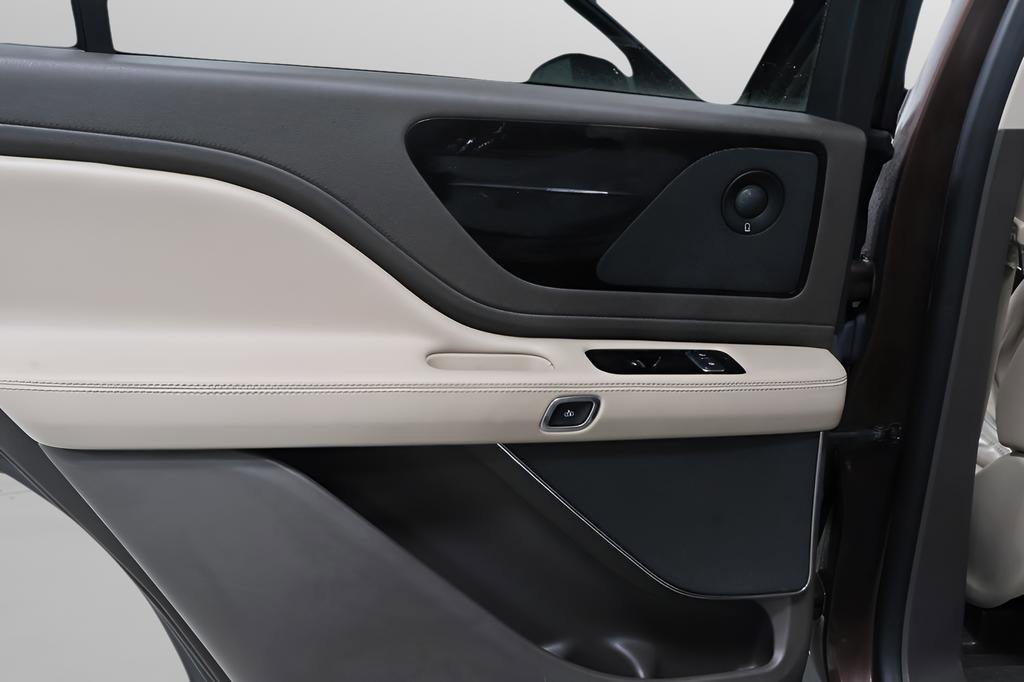 Used 2020 Lincoln Aviator Reserve w/ Elements Package Plus image 24