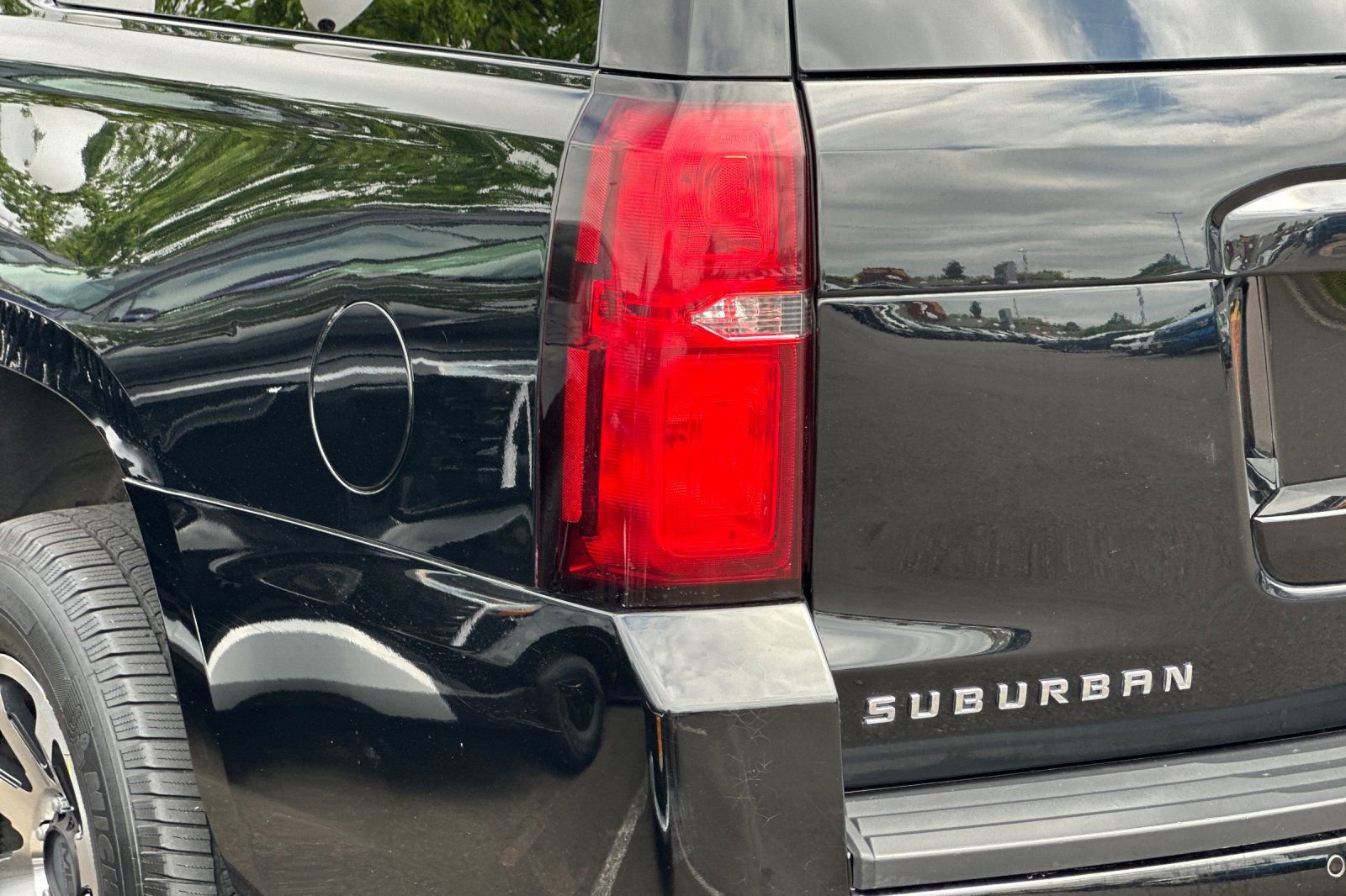 Used 2018 Chevrolet Suburban LT AWD/4WD image 26