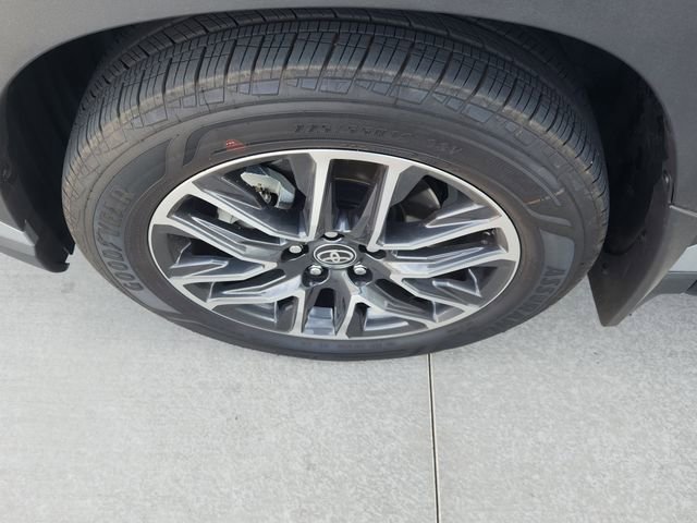 Used 2026 Toyota Corolla Cross XLE w/ Convenience Package FWD image 37