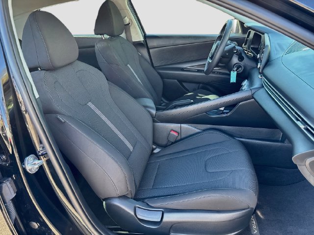 New 2026 Hyundai Elantra SE FWD image 25