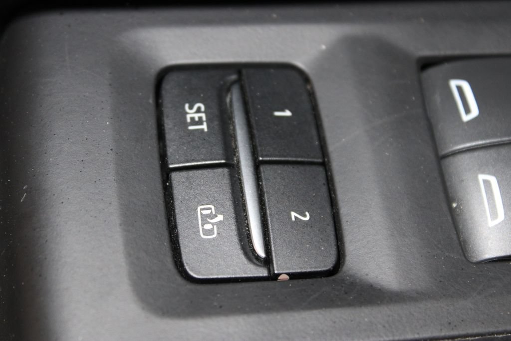Used 2024 GMC Yukon Denali RWD image 40