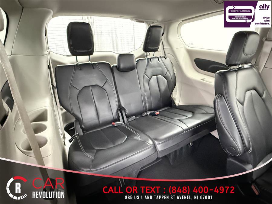 Used 2023 Chrysler Pacifica Touring-L FWD image 41