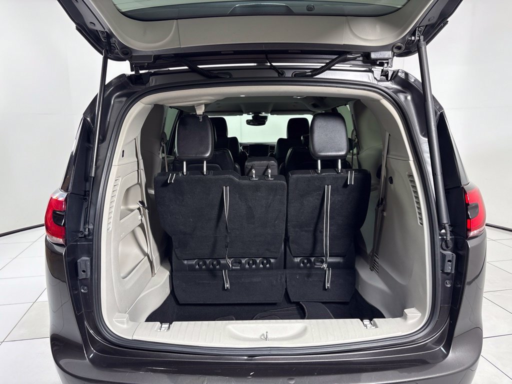 Used 2022 Chrysler Pacifica Touring-L FWD image 27