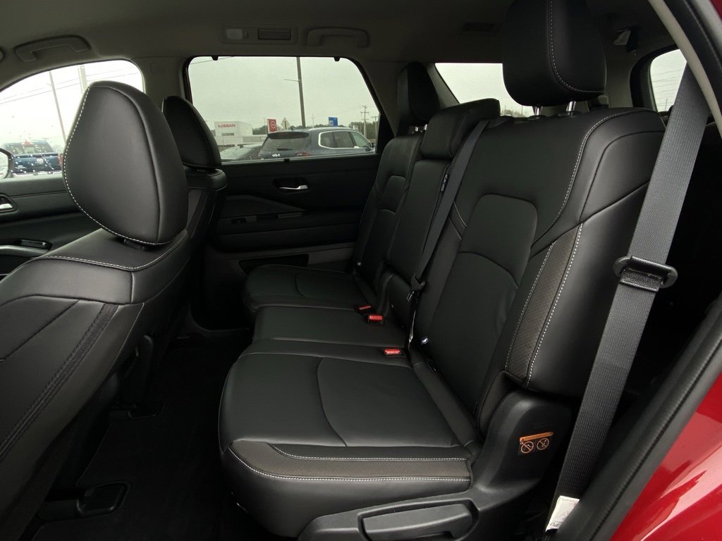 Used 2024 Nissan Pathfinder SL image 25