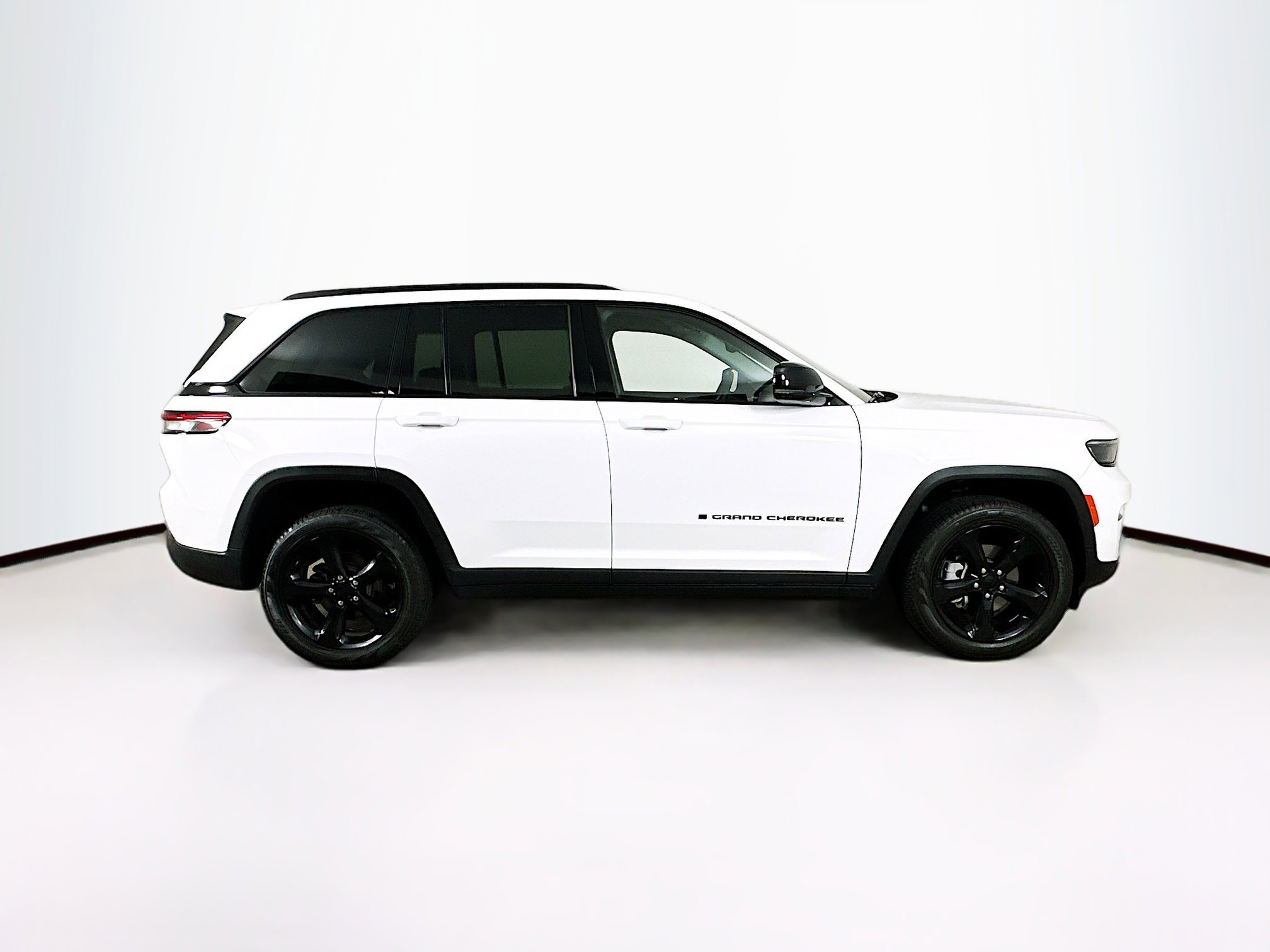 Used 2023 Jeep Grand Cherokee Limited w/ Black Appearance Package image 10