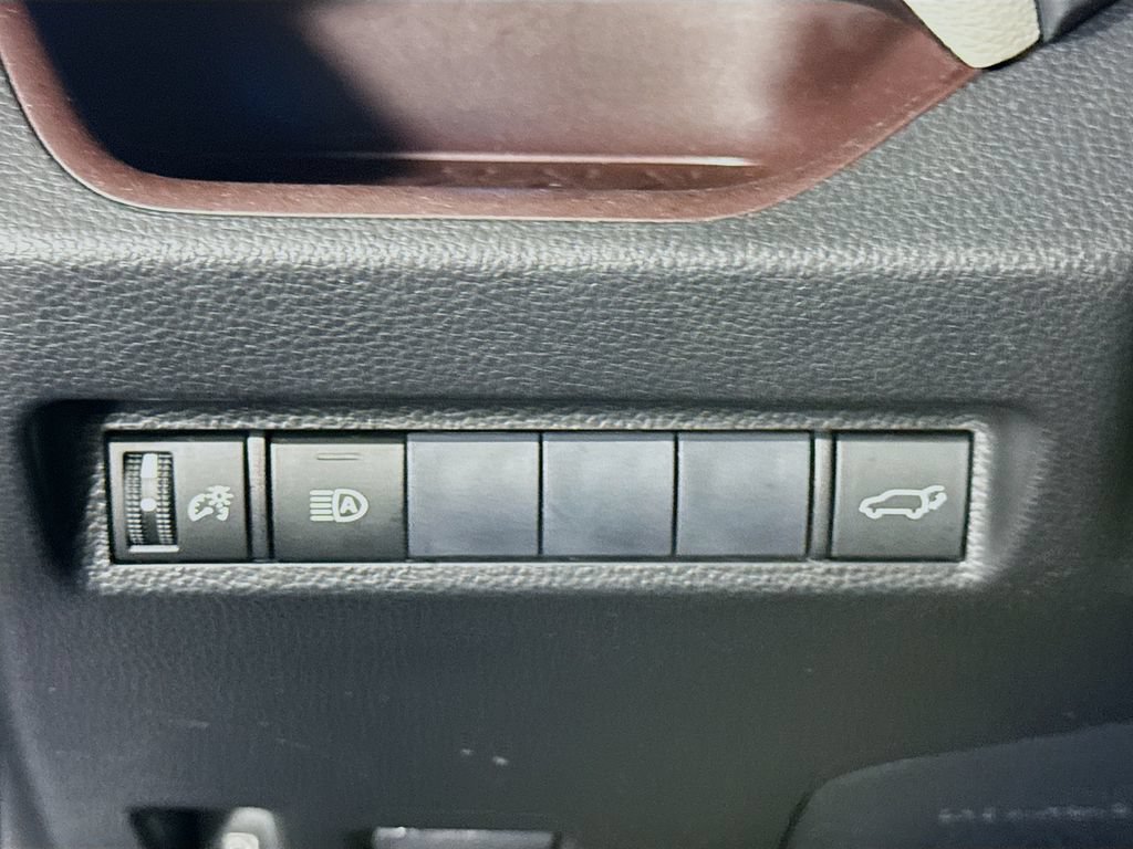 Used 2019 Toyota RAV4 Limited w/ Carpet Mat Package AWD/4WD image 19