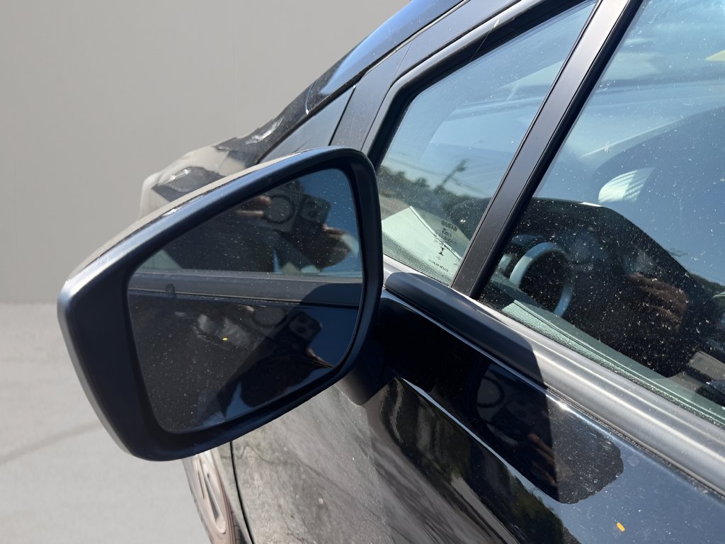Used 2023 Nissan Versa SV FWD image 23