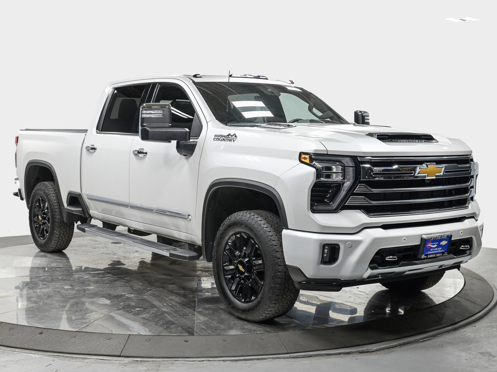 Used 2024 Chevrolet Silverado 2500 High Country w/ High Country Premium Package AWD/4WD image 9
