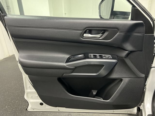 Used 2024 Nissan Pathfinder SL AWD/4WD image 22