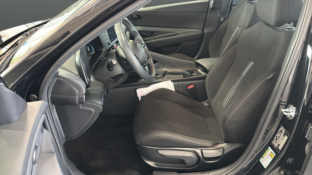 Certified 2025 Hyundai Elantra Sport FWD image 9